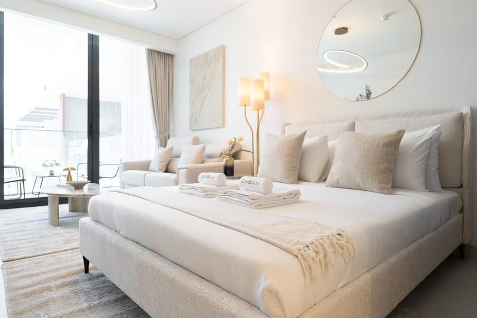 Luxury Studio Escape, Avelon Boulevard, Arjan Apartment in Dubai