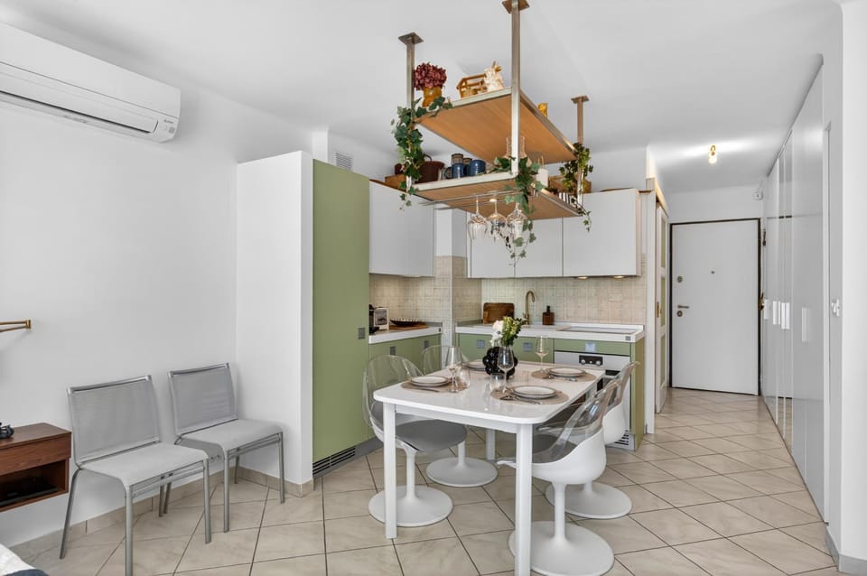 Residence La Plage - Beach and Sea View Apartment in Roquebrune-Cap-Martin