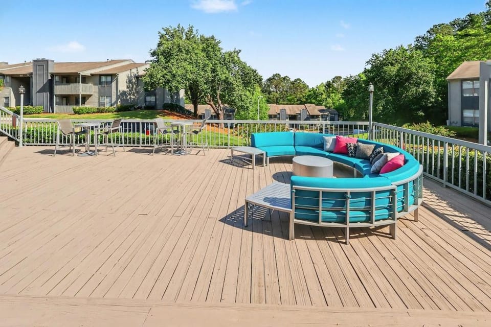 Green & Private 2BR - King Bed, Pool, Gym Near UAB & Hospitals Apartment in Homewood
