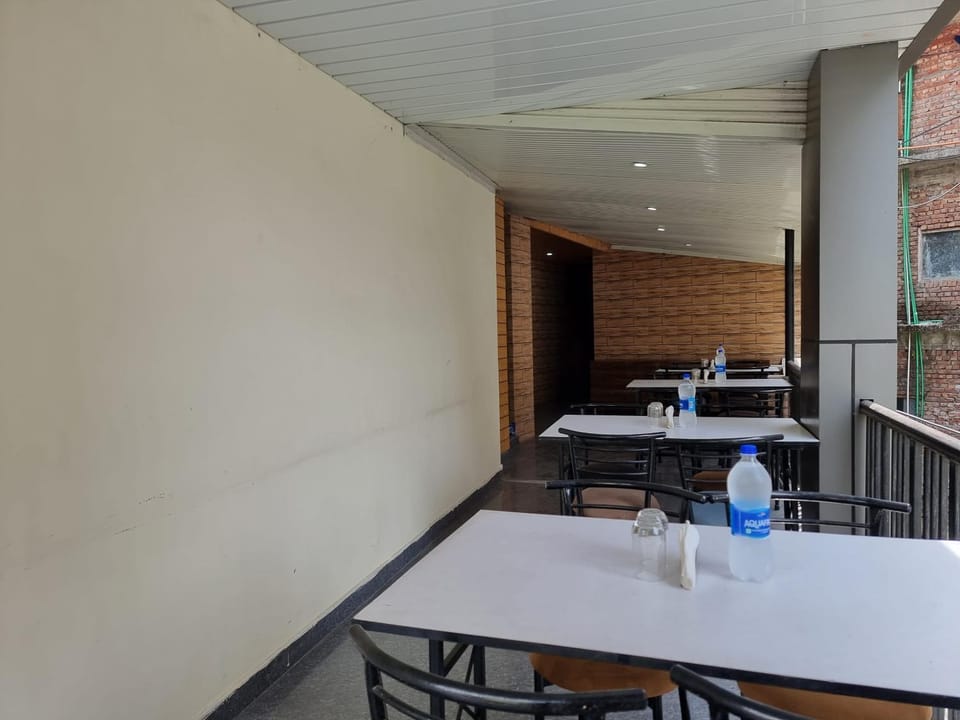 Restaurant/places to eat, Dining area