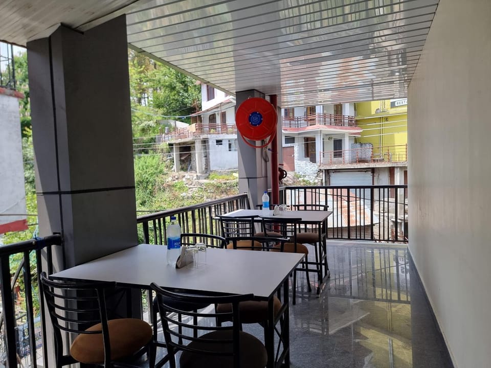 Restaurant/places to eat, Balcony/Terrace