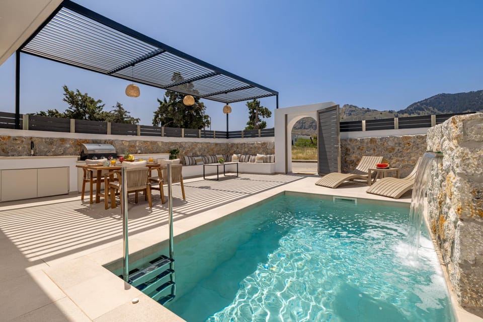Patio, Day, Natural landscape, View (from property/room), Balcony/Terrace, Living room, Seating area, Mountain view, Swimming pool, sunbed