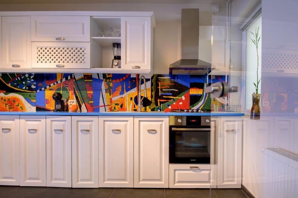 Kitchen or kitchenette, oven