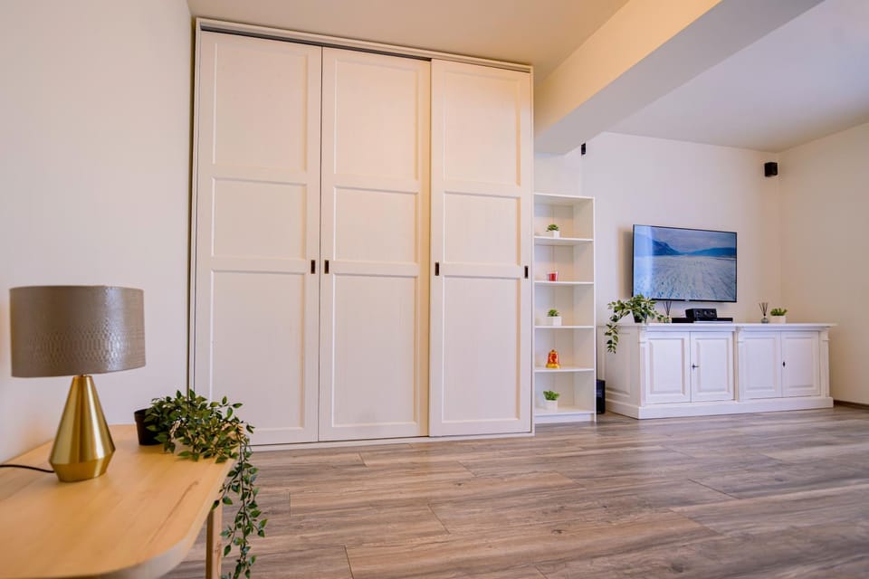 TV and multimedia, Bedroom, wardrobe