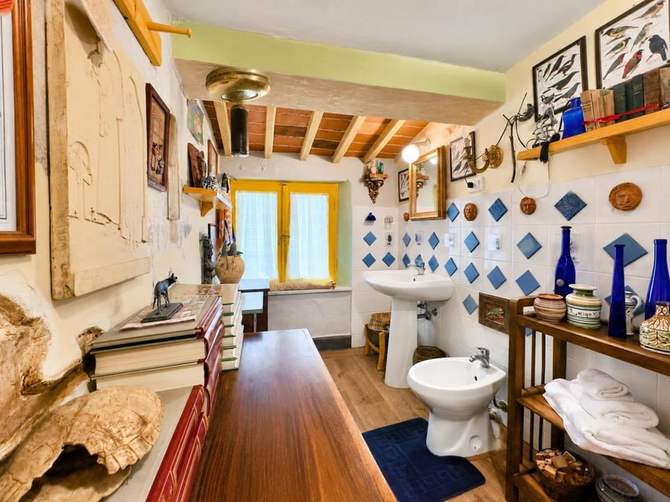 Toilet, Bathroom, towels