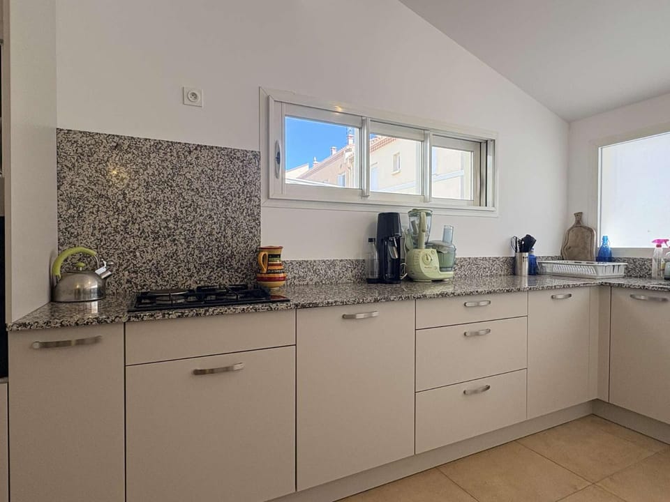 Coffee/tea facilities, Kitchen or kitchenette