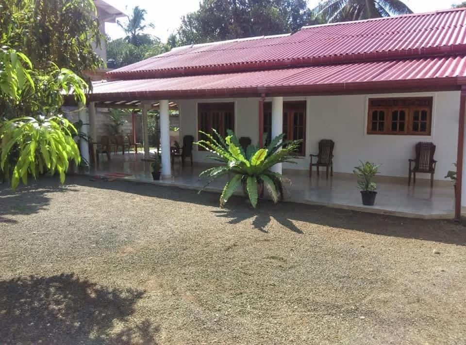 Luckwin Guest Bed and Breakfast in Sri Lanka