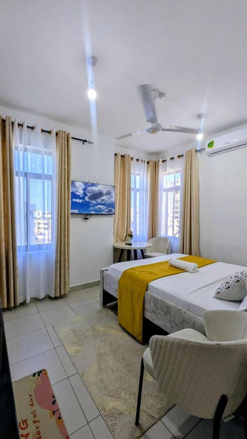 Bed, Photo of the whole room, Bedroom, towels, air conditioner