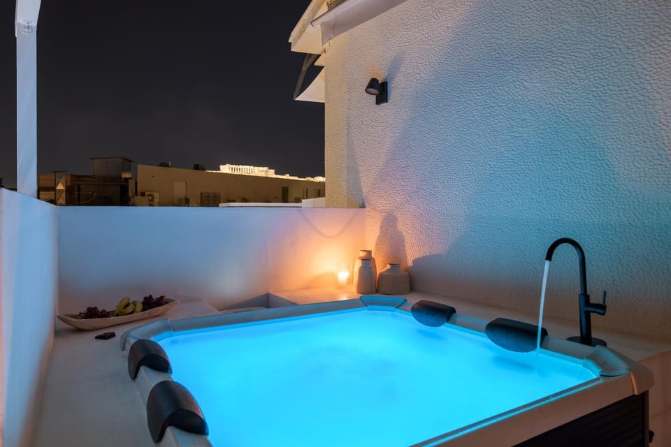 Night, Hot Tub