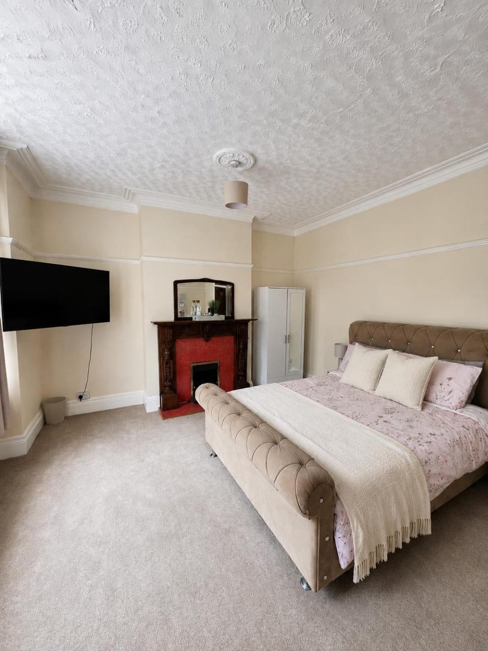 Extra Large Bright Room in the Heart of Stoke Vacation rental in Stoke-on-Trent