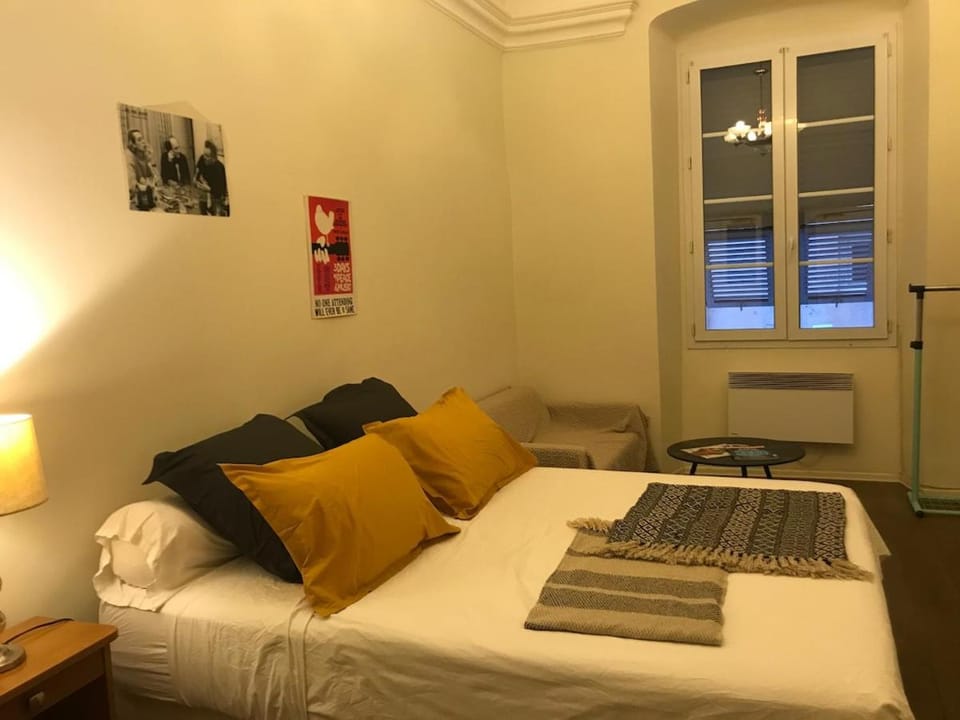 Grand appartement au coeur de la citadelle Apartment in Bastia
