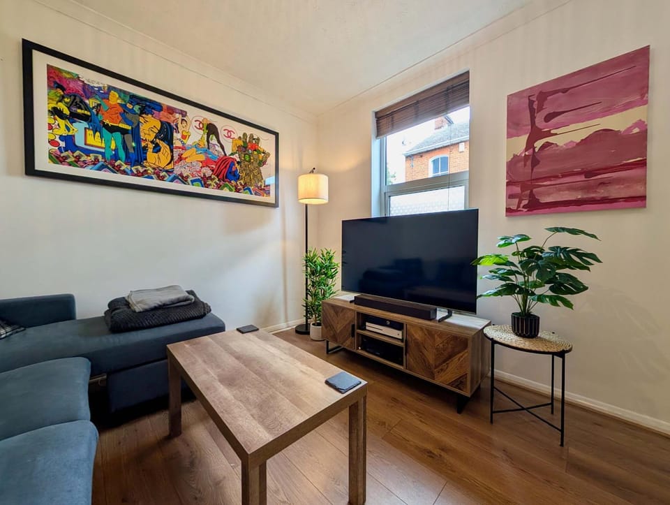 Communal lounge/ TV room, TV and multimedia, Living room