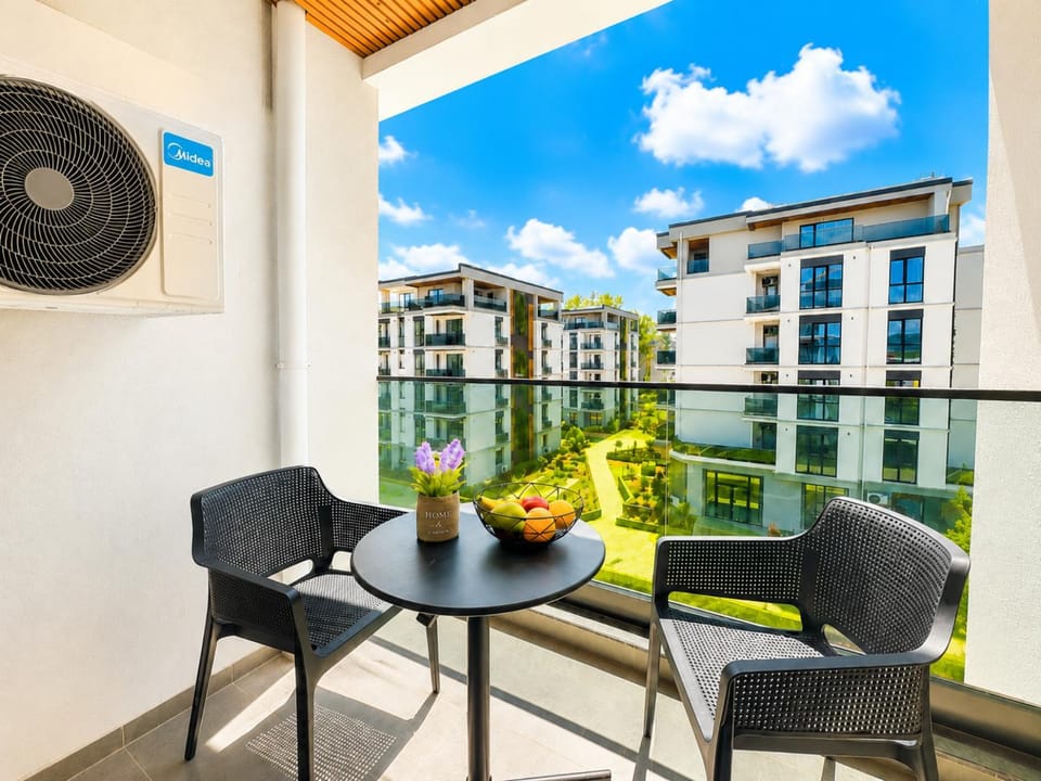 View (from property/room), Balcony/Terrace, Balcony/Terrace, Dining area