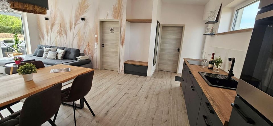 Kitchen or kitchenette, Living room, Seating area, Dining area