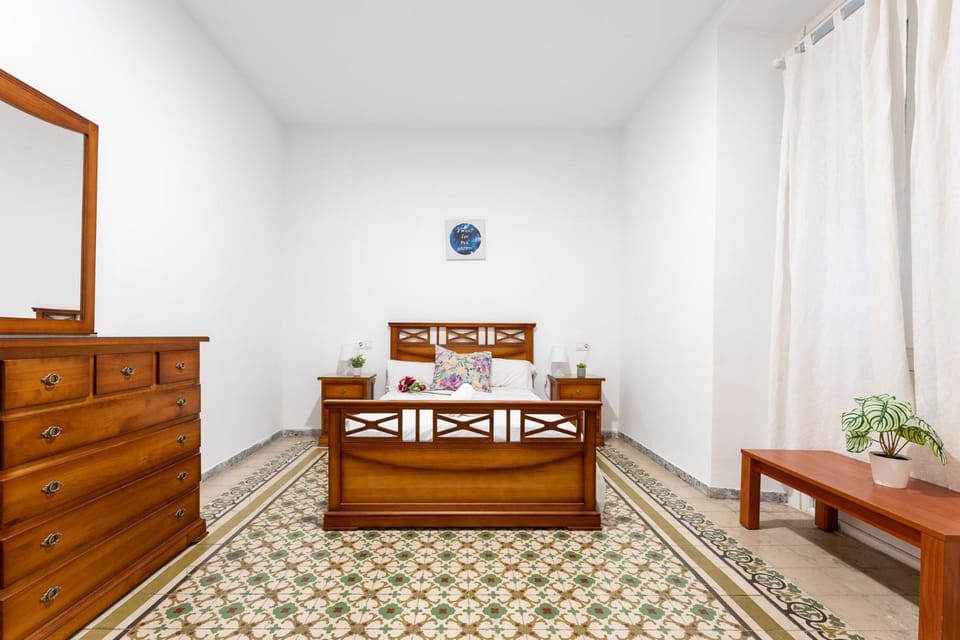 Bed, Living room, Photo of the whole room, Bedroom