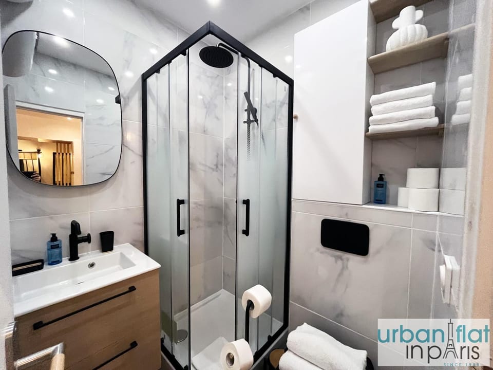 UrbanFlat 178 - Design, Confort & 2 Chambres au Centre Apartment in Paris