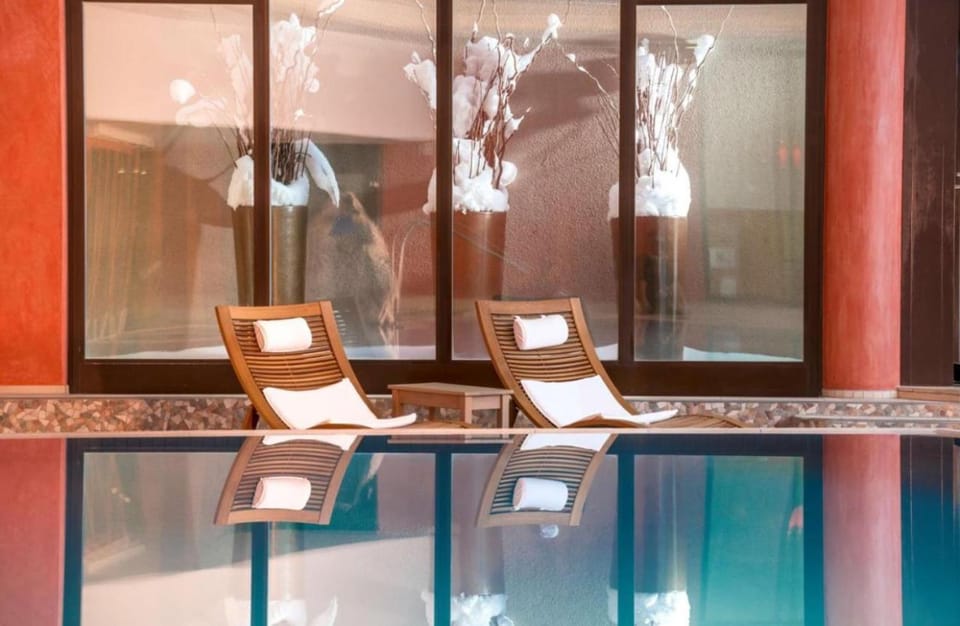 Pool view, Swimming pool, sunbed