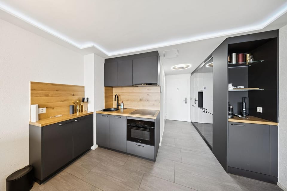 Coffee/tea facilities, Kitchen or kitchenette, dishwasher, oven, stove, toaster