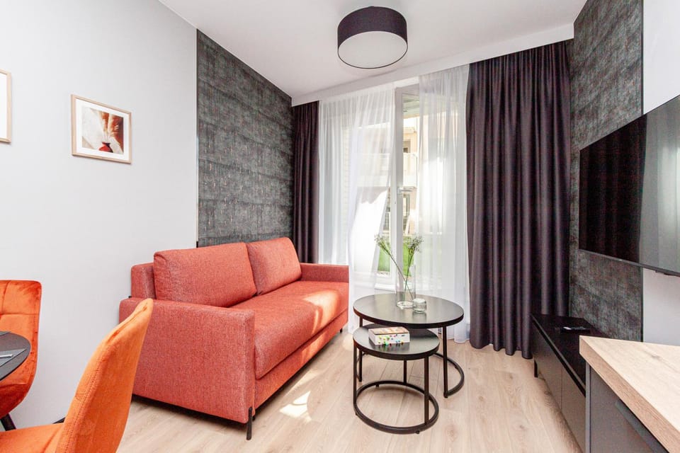 Communal lounge/ TV room, TV and multimedia, Balcony/Terrace, Living room, Seating area, Evening entertainment