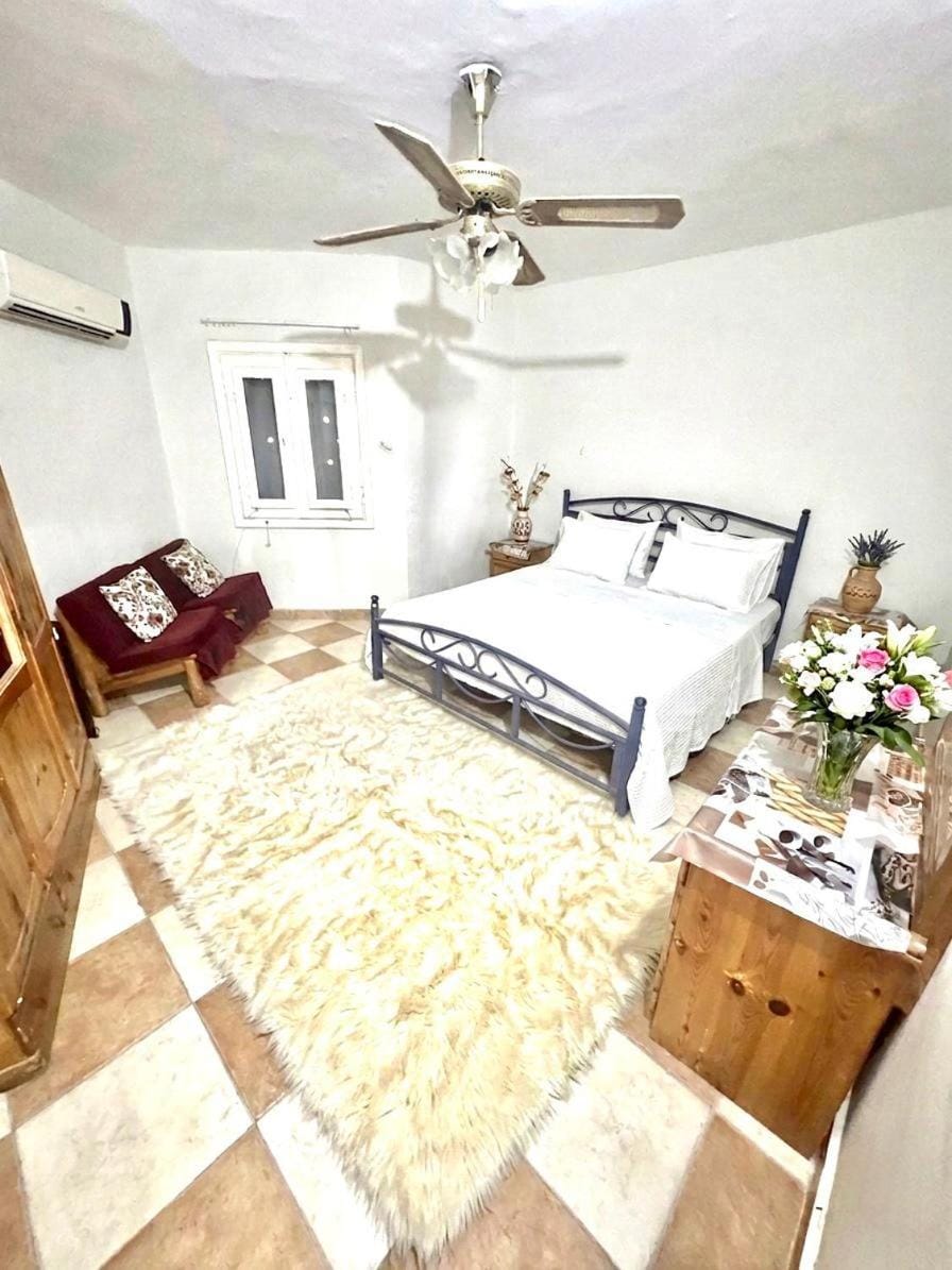 شاليه 4 غرف نوم تالت مكيف مارينا 2 الساحل الشمالي العلمين تالت صف على البحيرة الرملية Chalet in Egypt