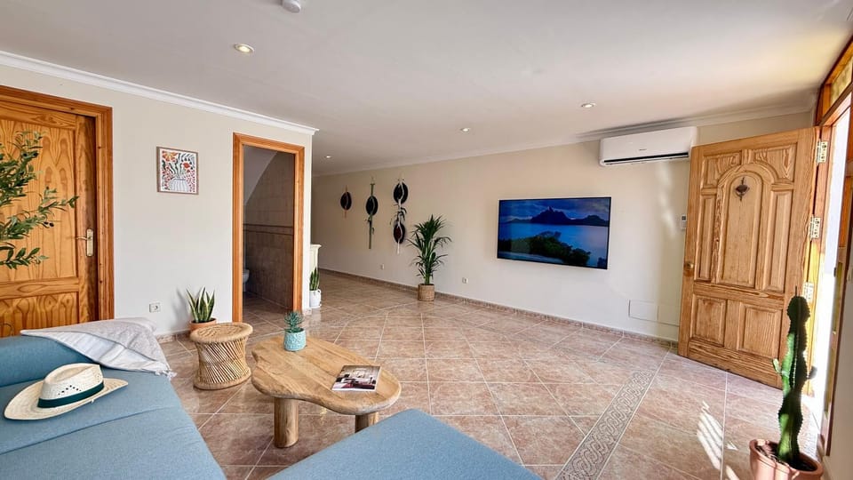 TV and multimedia, Living room, air conditioner