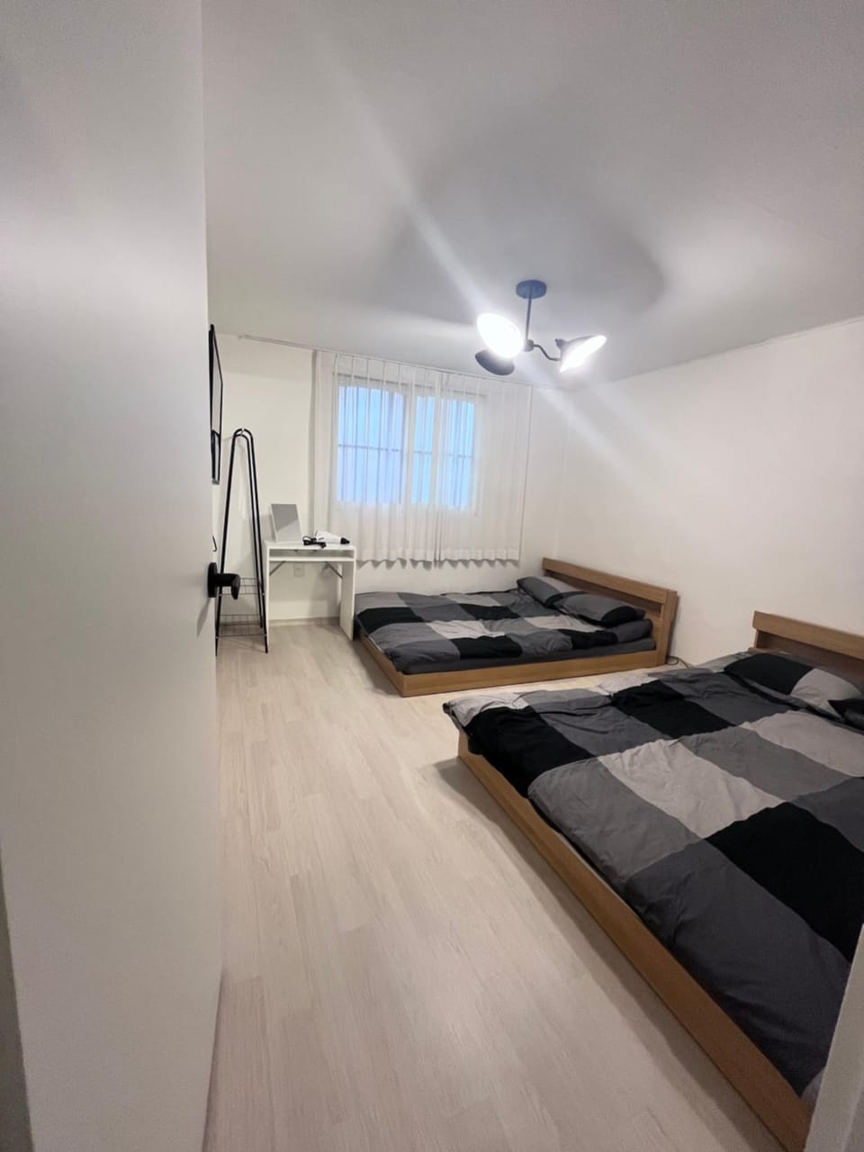 2, near hongdae, 1st floor,3beds, 2rooms Apartment in Seoul