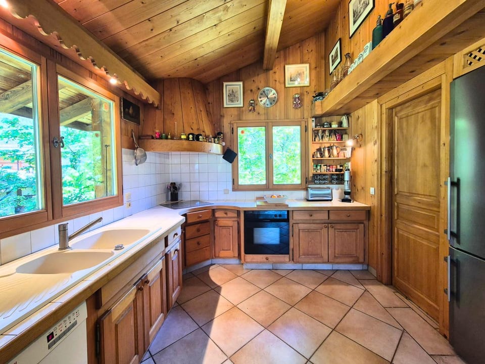 dishwasher, oven, pet friendly, stove, kitchen