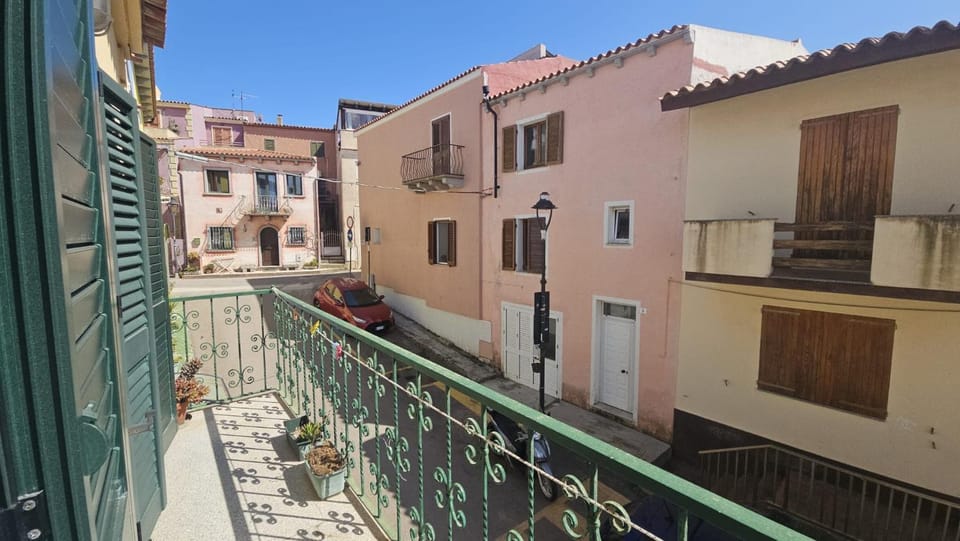 Facade/entrance, Balcony/Terrace