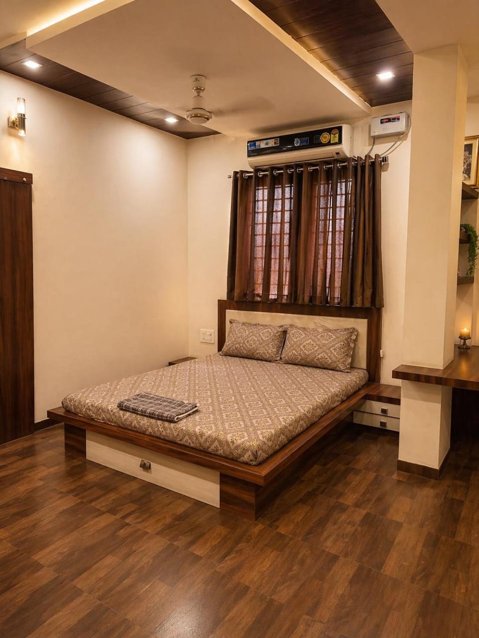 Bedroom, air conditioner