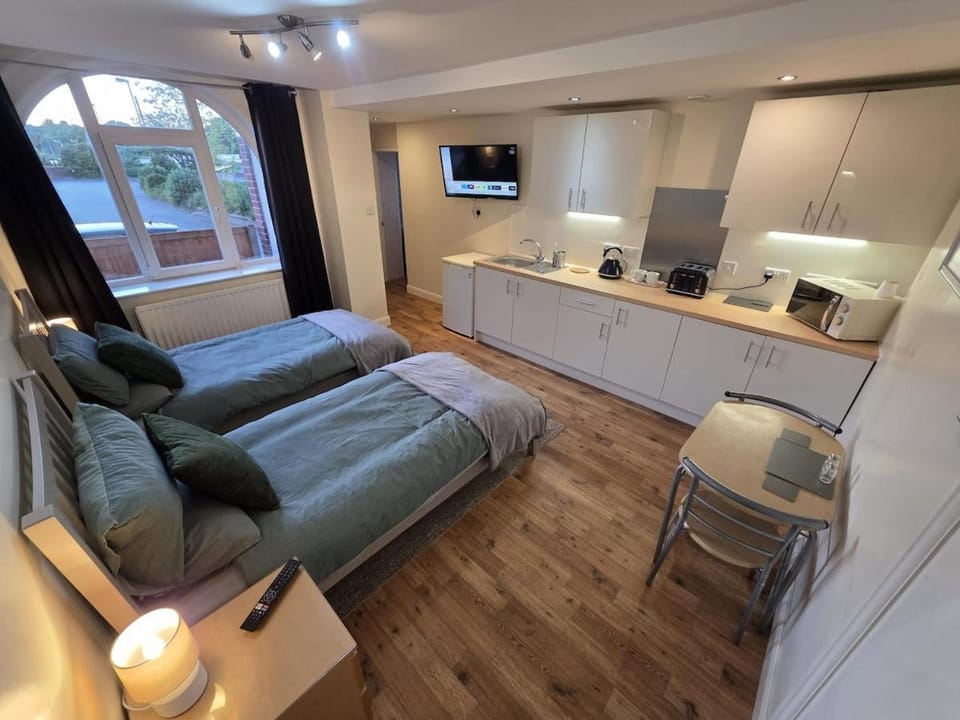 TV and multimedia, Kitchen or kitchenette, Seating area