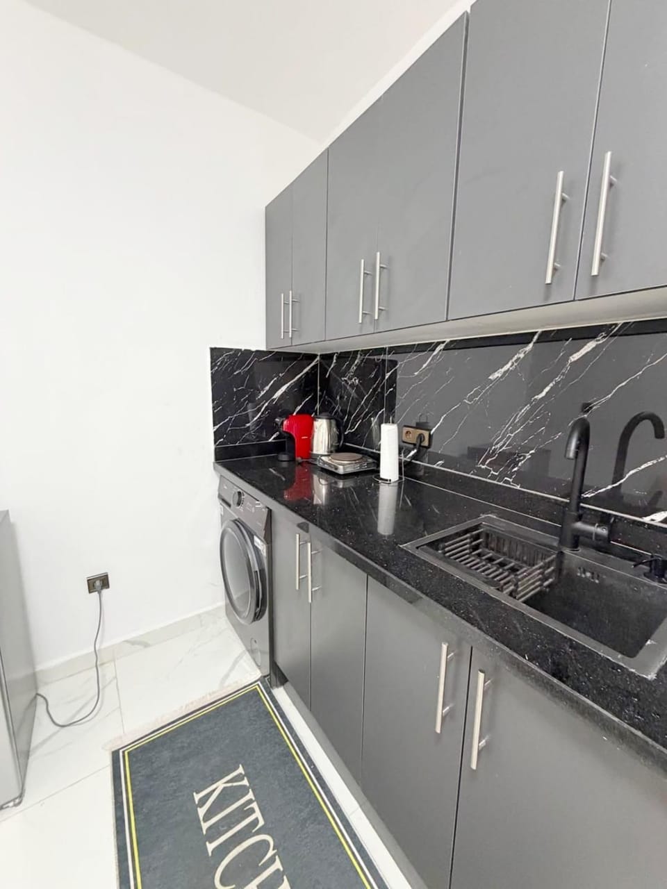Kitchen or kitchenette, washing machine