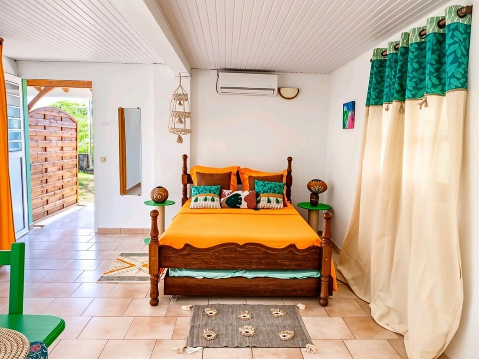 Bed, Bedroom, air conditioner