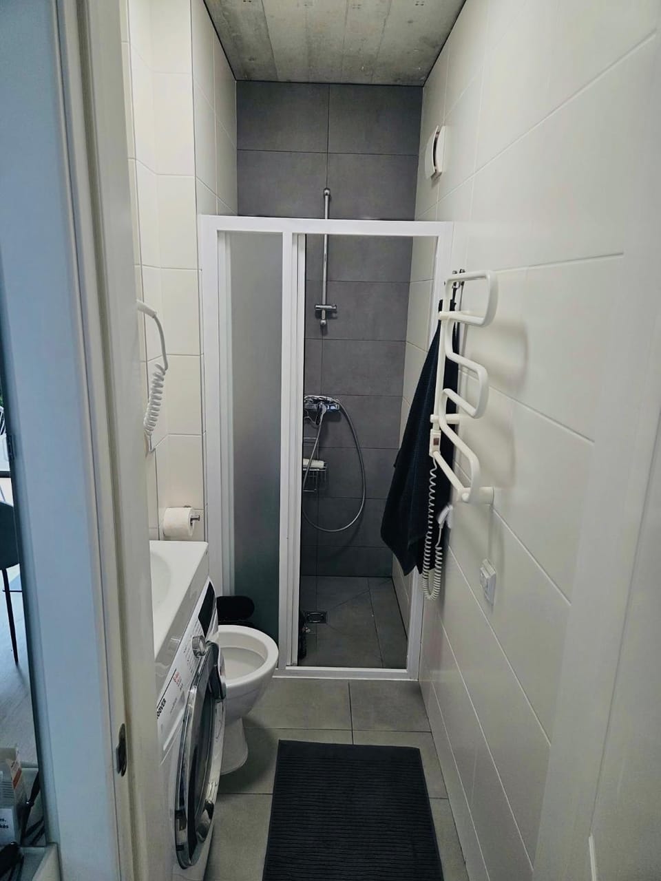 Shower, Toilet