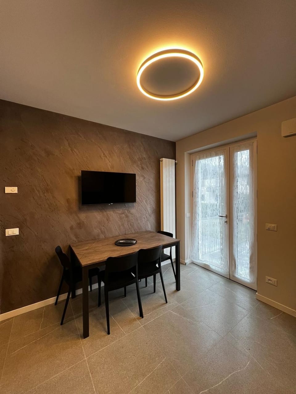 TV and multimedia, Dining area