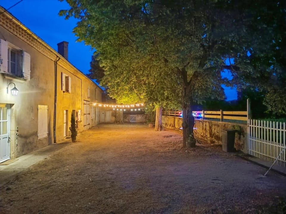 BBQ facilities, Garden, Dining area