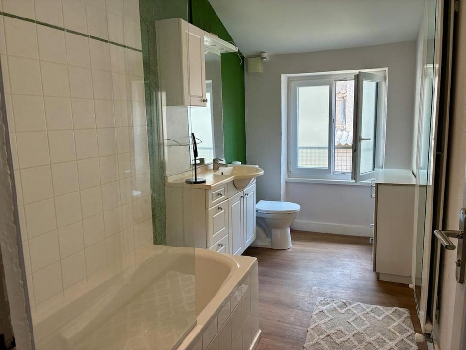 Bathroom, Bath, towels