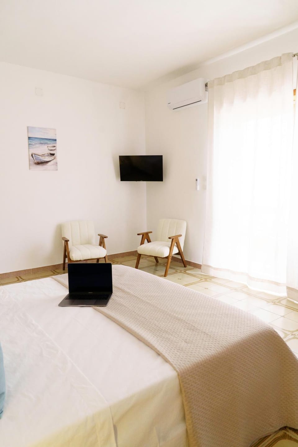 TV and multimedia, Photo of the whole room, Bedroom, air conditioner