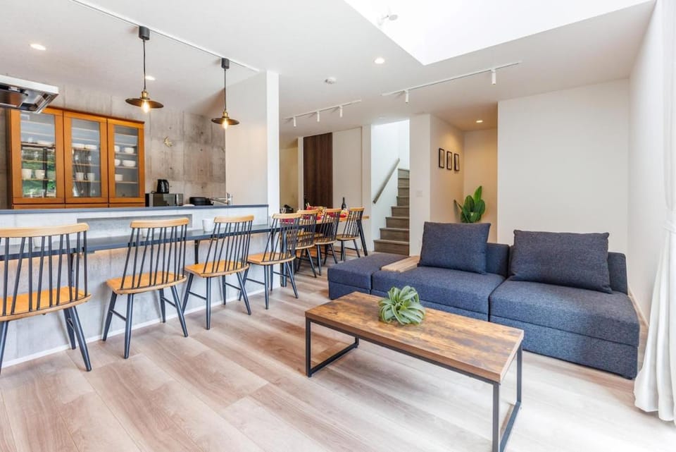 新築 最大12名名護の森に包まれる一軒家パイナップルパーク車で4分ファミリー歓迎Nature Nook Apartment in Okinawa Prefecture