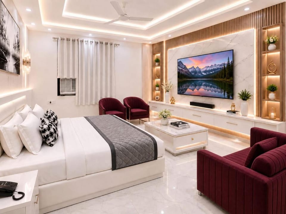 Bed, TV and multimedia, Photo of the whole room, Seating area, Bedroom