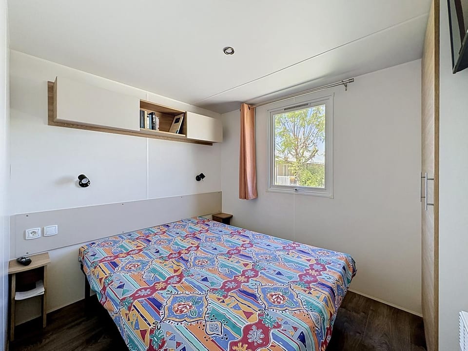 Bed, Night, TV and multimedia, Bedroom