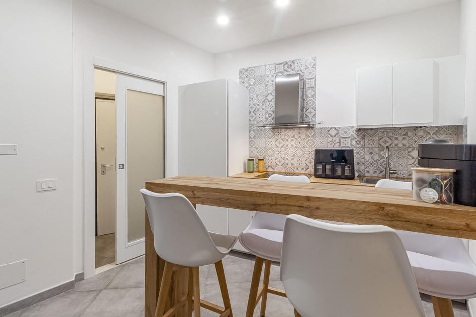 Kitchen or kitchenette, Living room, minibar