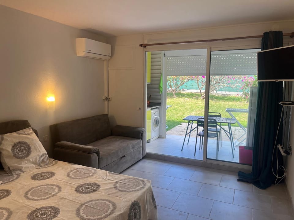 Appartement Mimosa avec PISICINE et 5 min PLAGE POINTE MARIN Apartment in Sainte-Anne