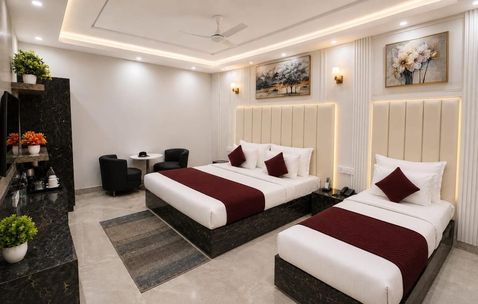 Bed, Photo of the whole room, Seating area, Bedroom