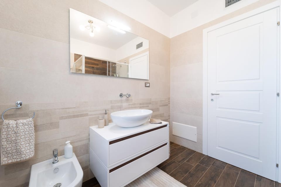 Bathroom, towels