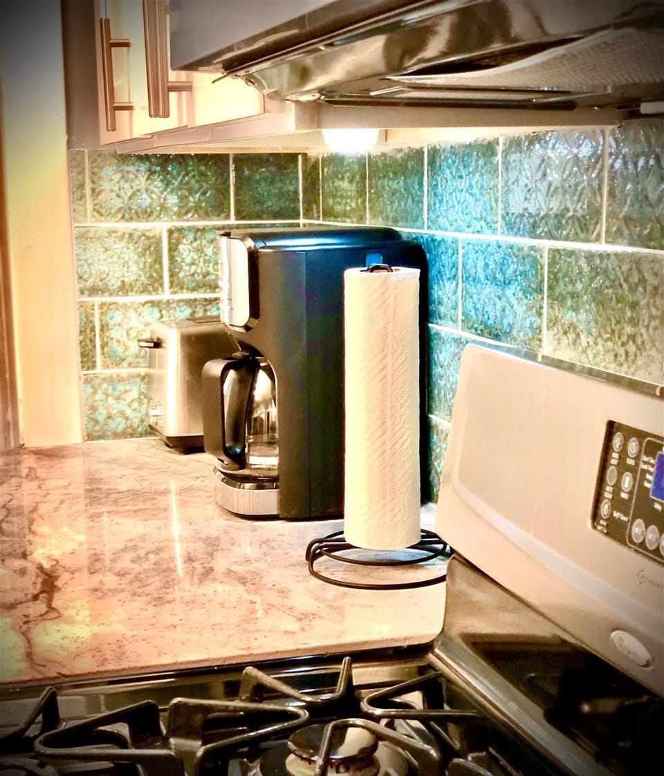 Coffee/tea facilities, Kitchen or kitchenette