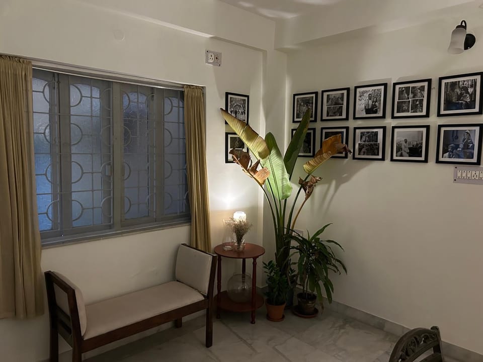 South Kolkata Metro Stay 2BHK Near Hospitals Luxury Stay Apartment in Kolkata