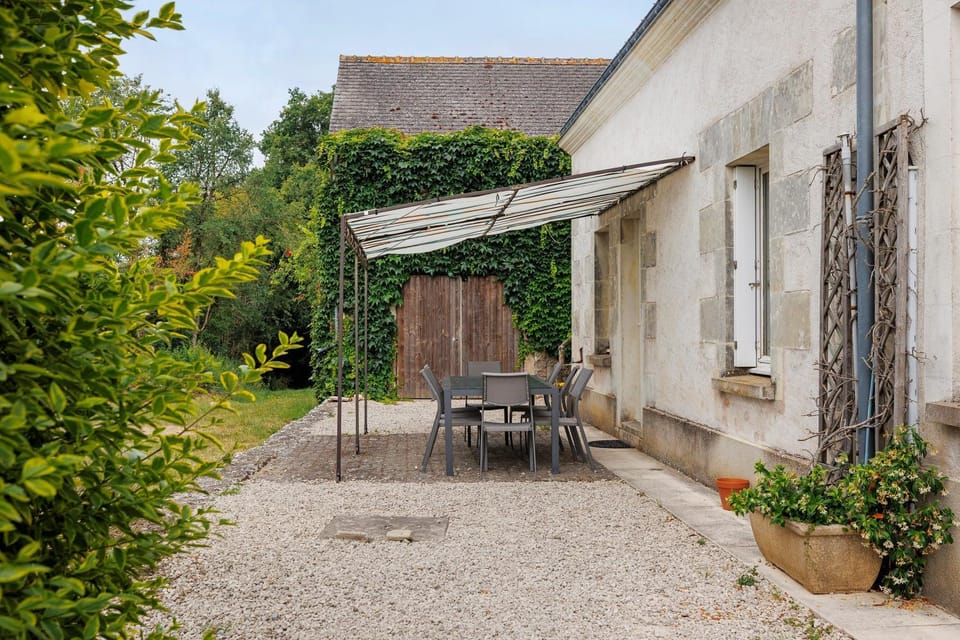 Le Café de l'Encloître House in Centre-Val de Loire