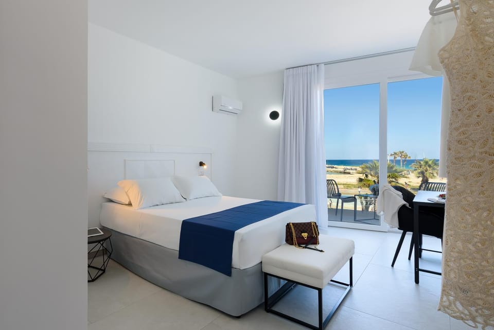 Bed, View (from property/room), Balcony/Terrace, Bedroom