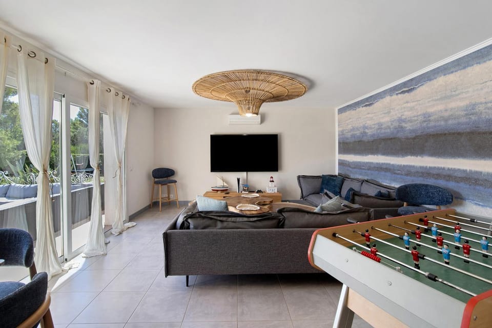 Property building, Living room