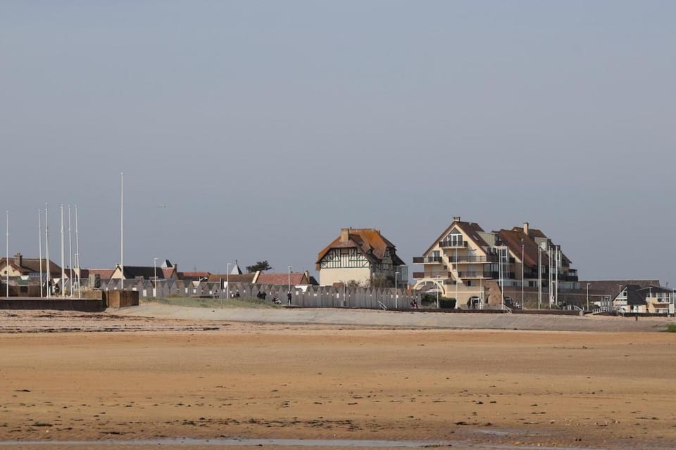 Bedroom Beachfront House with Garden House in Bernières-sur-Mer